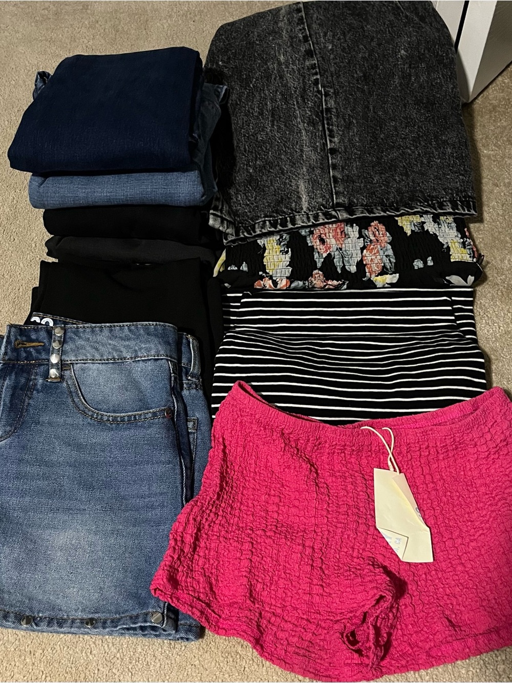 Women’s XS-S Mystery Bundle | 10+ Pieces | Jeans | Tops | Shorts & Skirts